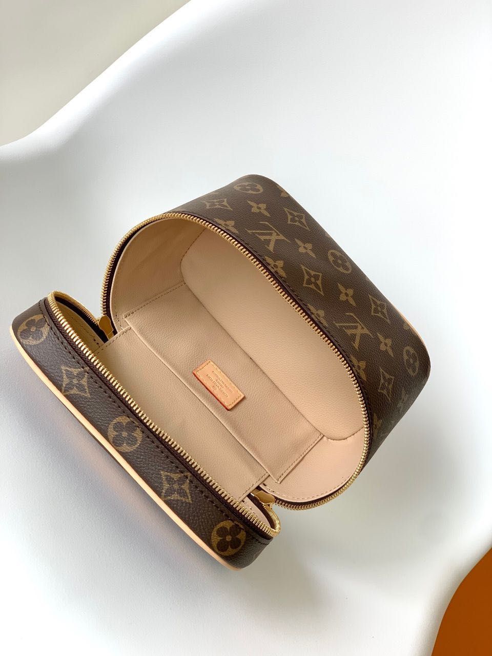 Louis vuitton чанта клъч мини вариант