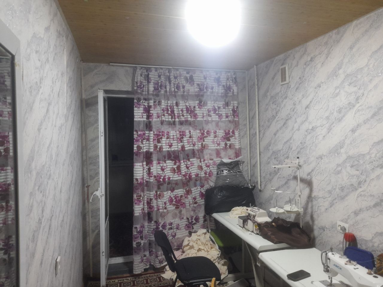 Uy sotiladi 32000$
