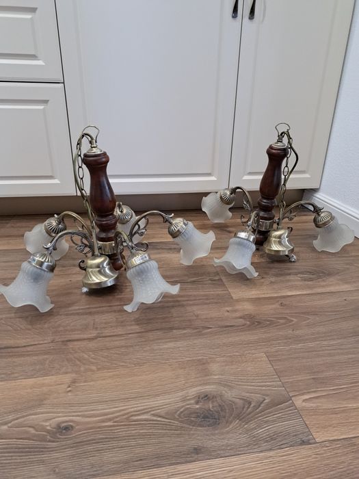 Vând doua corpuri de iluminat