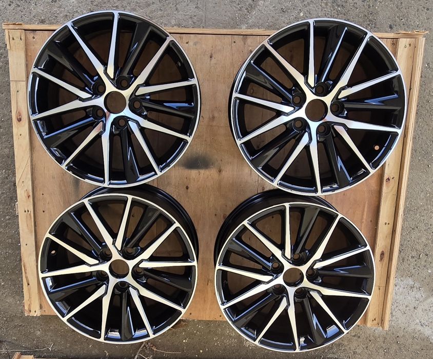 Продам комплект дисков для Toyota Camry R 17 новый в коробке