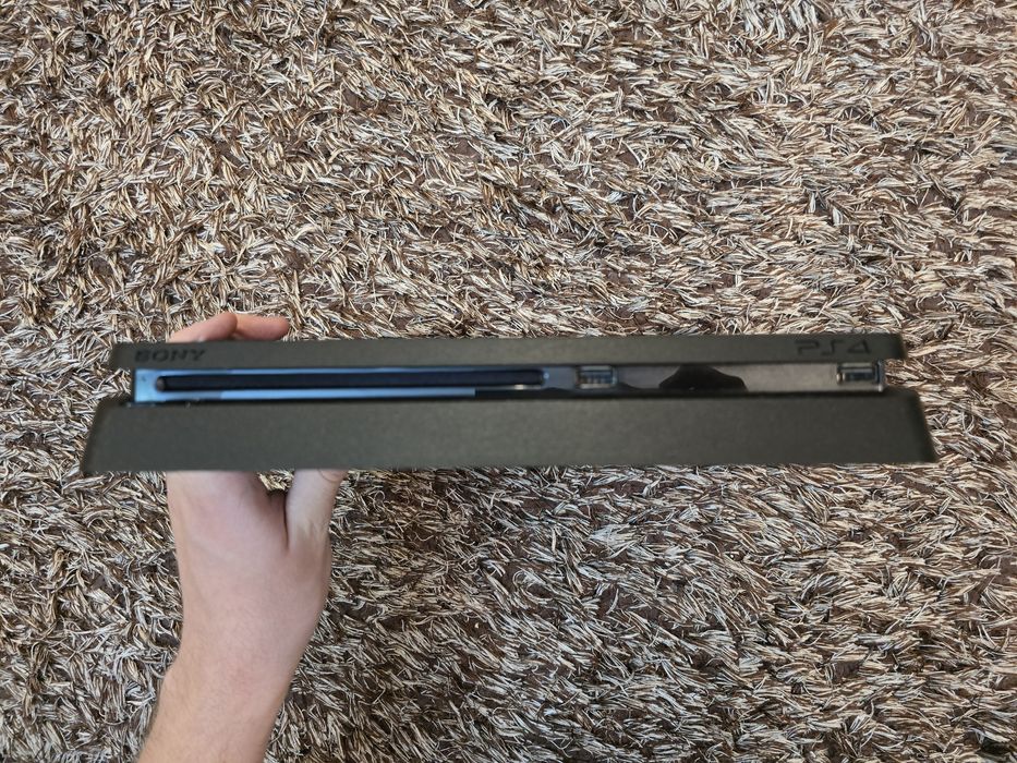 PS4 Slim de 1TB cu 6 Jocuri si 2 Controllere (PlayStation4 Slim)