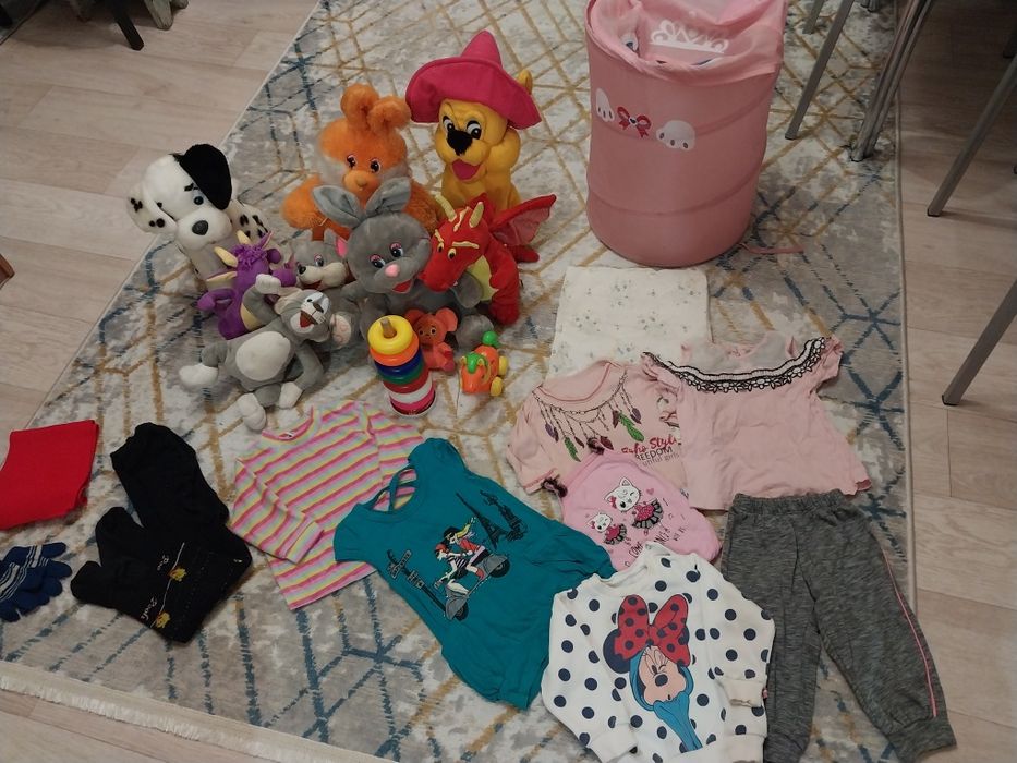 Игрушки мягкие+ вещи+ корзина!