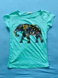 Тюркоазена тениска с шарен слон. Размер S-M