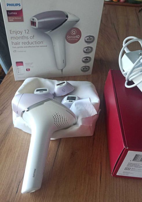 Фотоепилатор Philips Lumea IPL 8000 Series BRI947