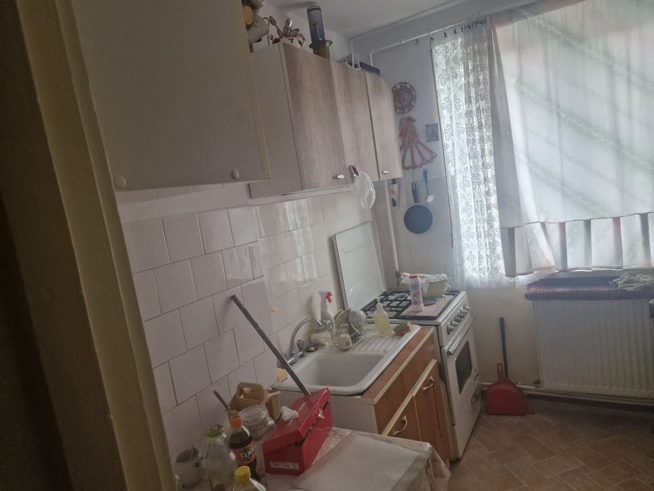 Apartament, 2 camere,zona restaurantul paharnicul,balcon,AC,centrala,m