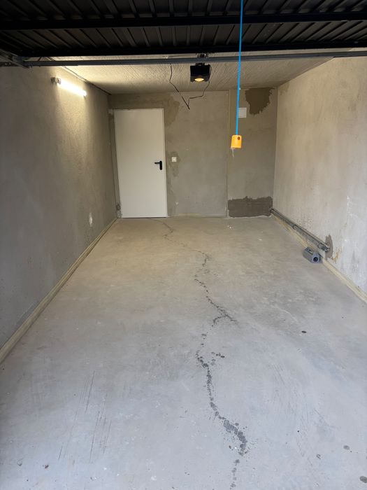 Гараж под наем кв. Малинова долина