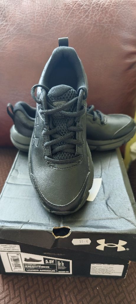 Кожени маратонки under armour
