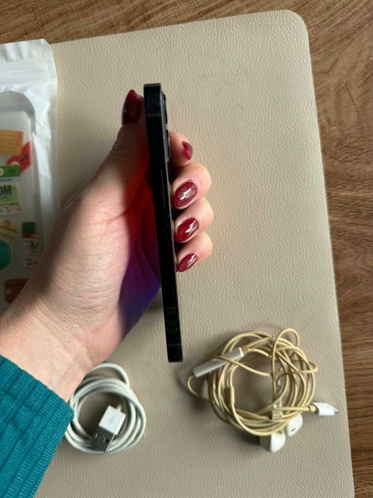 iPhone 12 mini 64GB, черен – в много добро състояние