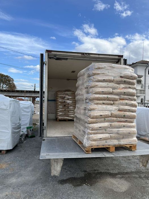 Български и вносни пелети за котли и камини.