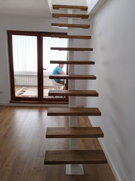 Scara interioara la comanda pe vang central