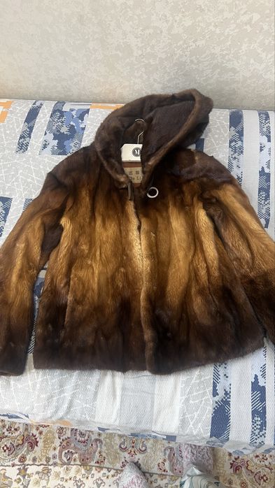 Продаю норковую шубу в натуральном цвете не крашенный