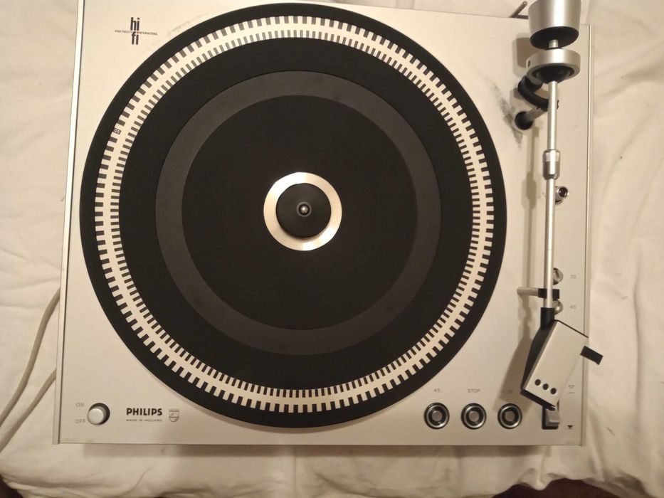 Грамофон PHILIPS GA212