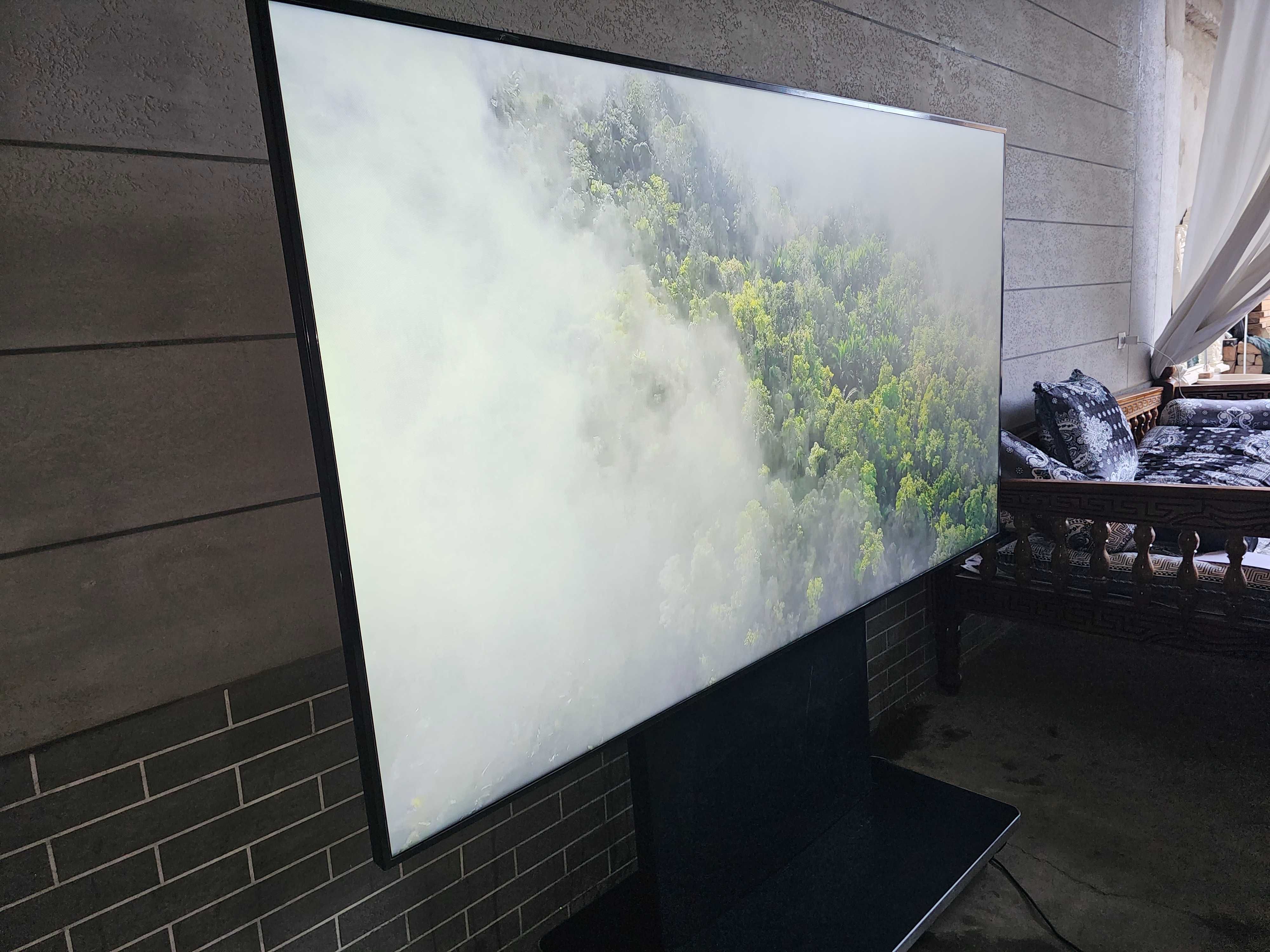 Samsung QM 98f Katta Manitor Tv qilip ishlatsa boʻladi Srochno sotilad