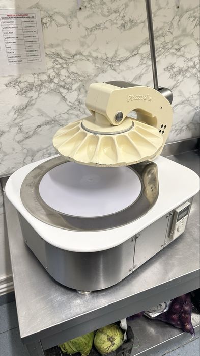 Aparat de intins aluat Pizzarella - ideal pentru pizzerii sau brutãrii