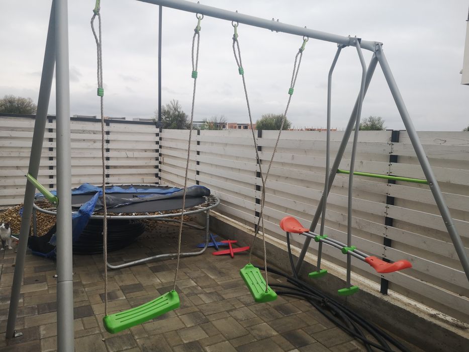 Complex de joaca cu 3 leagane pentru 4 copii