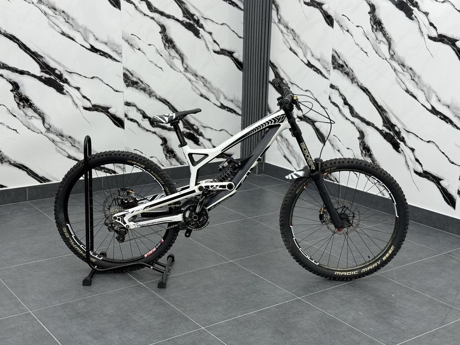 YT Tues CF Carbon 2018 ML 1x10 Shimano Zee