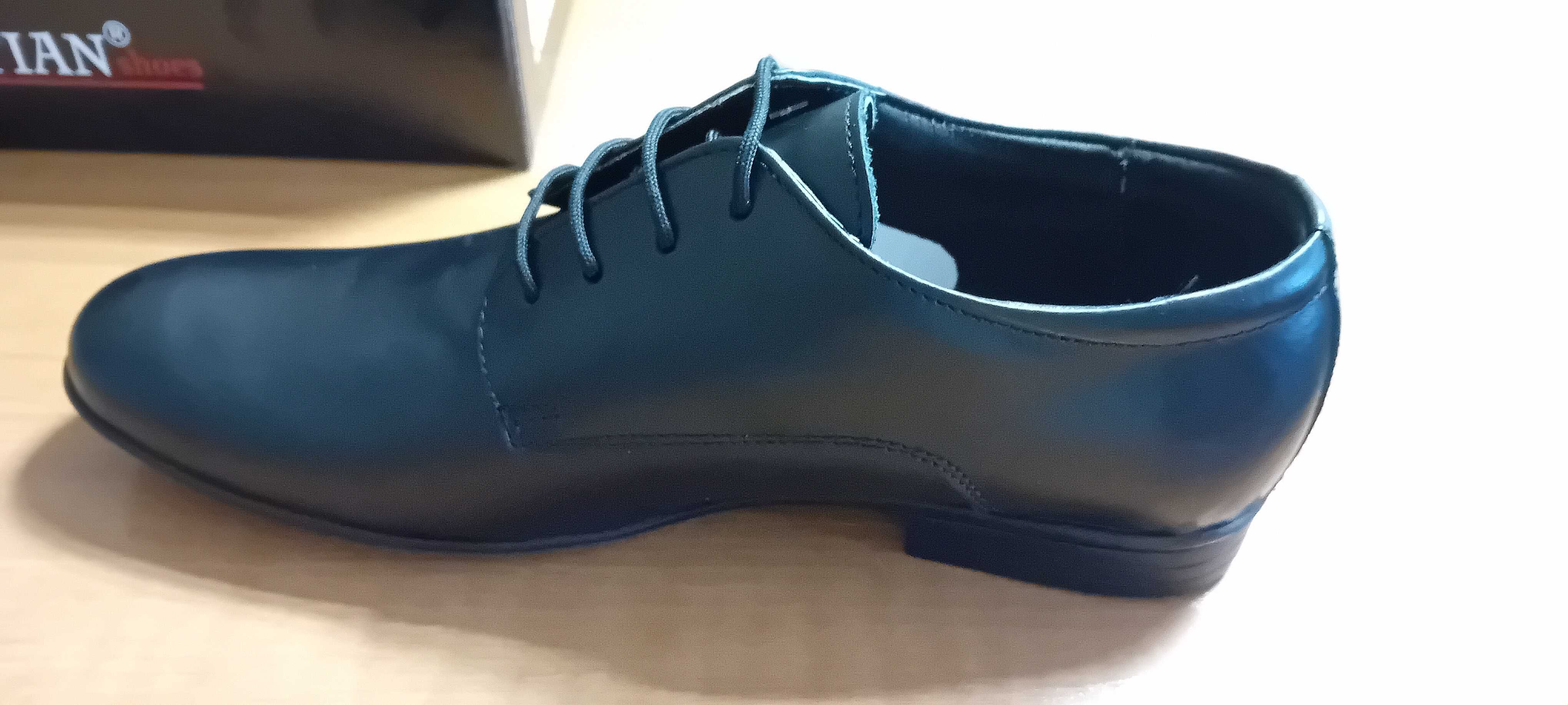 Официални мъжки обувки. 43 номер . Чисто нови от естествена кожа.