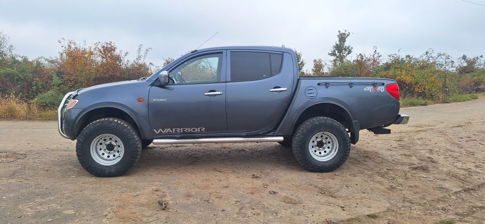 Mitsubishi l200 4x4 roti 33 inch