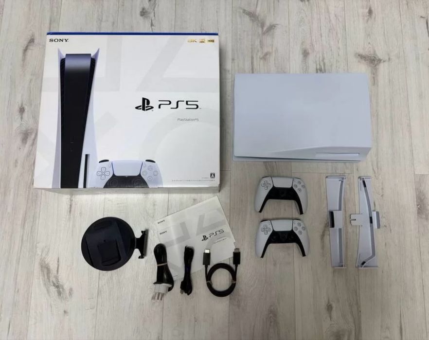 Продаем PlayStation 5 с дисководом, двумя оригинальными джостиками