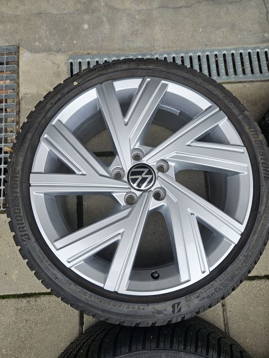 Оригинални джанти със зимни гуми за Vw Golf 225 40 18