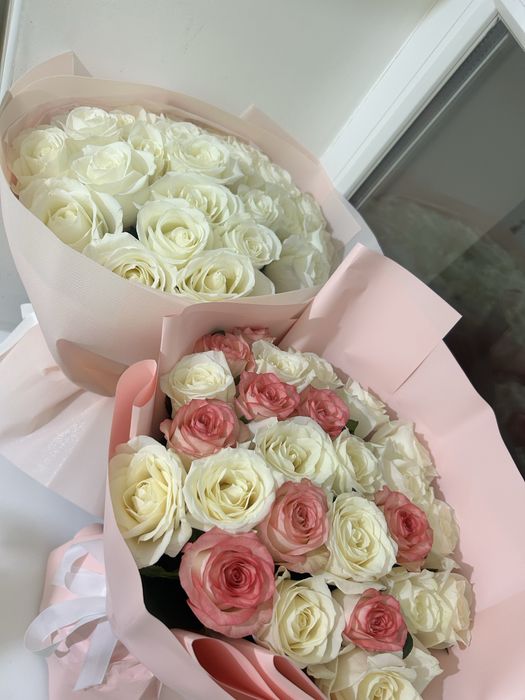 Букеты  25 шт и 15 штук есть в наличии можете написать на ватсап