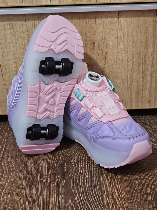 Adidasi cu role  și leduri reincarcabile