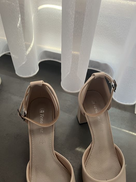 Дамски обувки