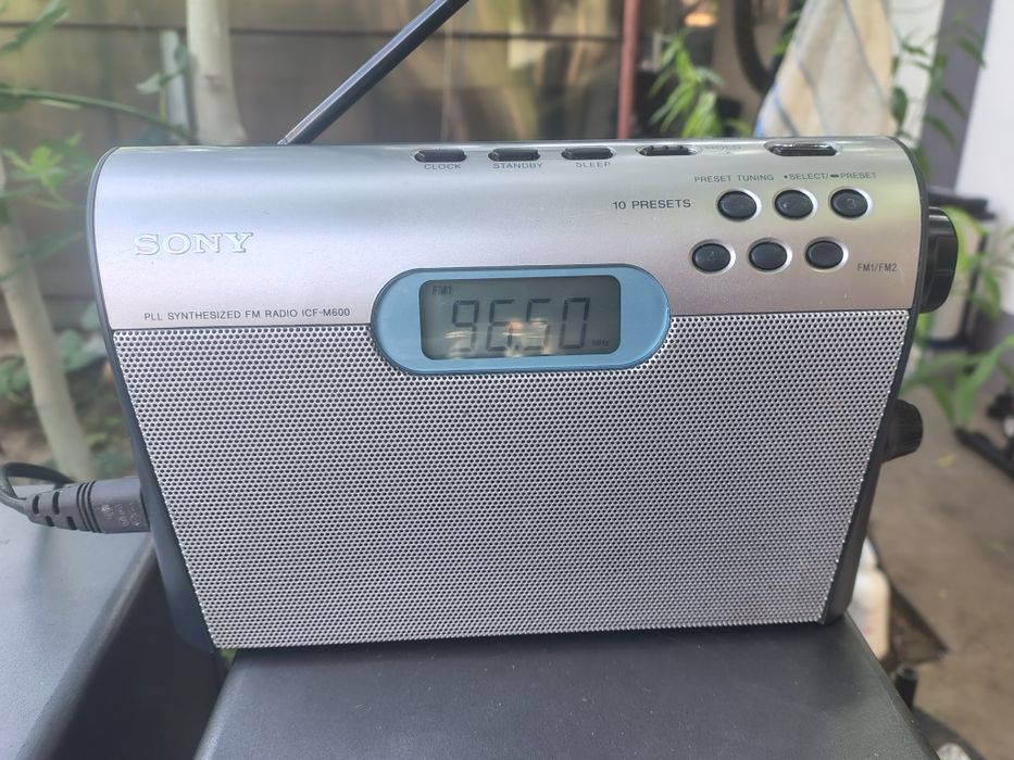 Vând vând radiouri dual grundig Sony