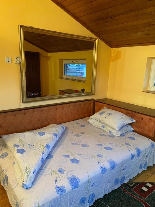 Închiriez camera in vila