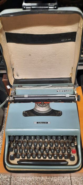 Mașină de scris Olivetti Lettera 22