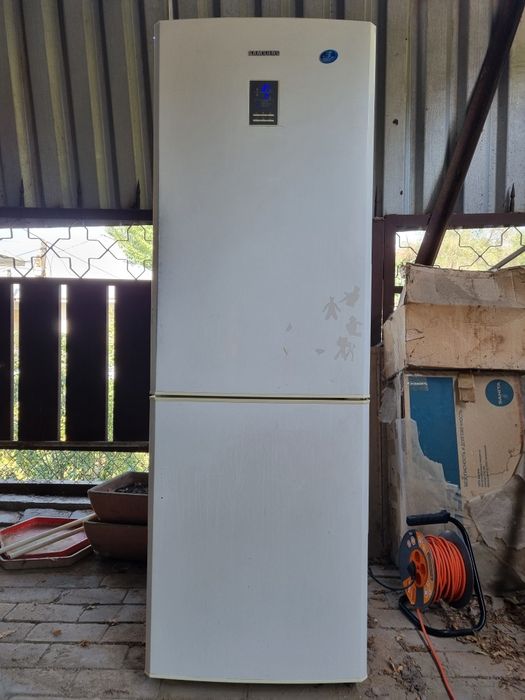 Холодильник Samsung двухкамерный