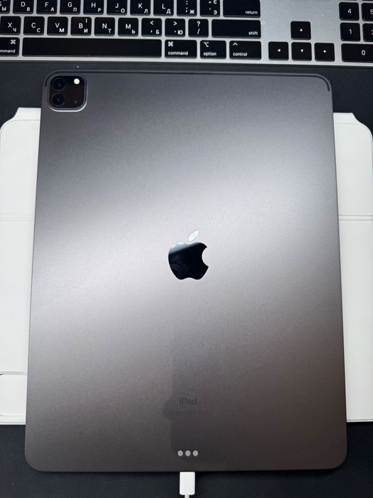 iPad Pro 12.9 512GB (5th gen) + Magic Keyboard