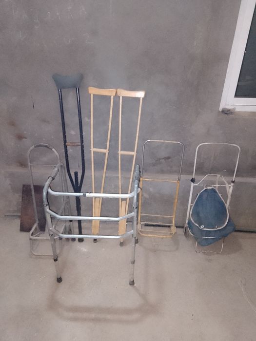 Костыли и ходинок.