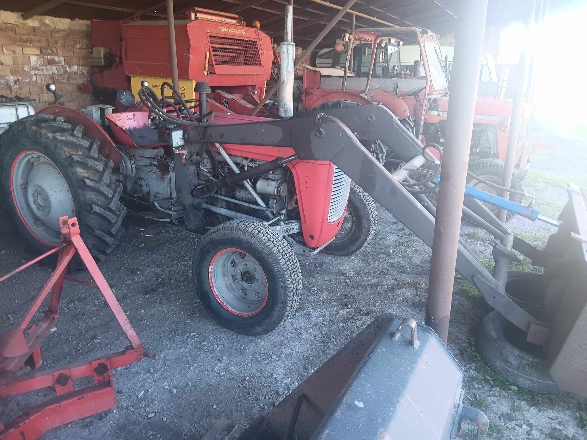 Massey Ferguson 35X cu încărcător frontal