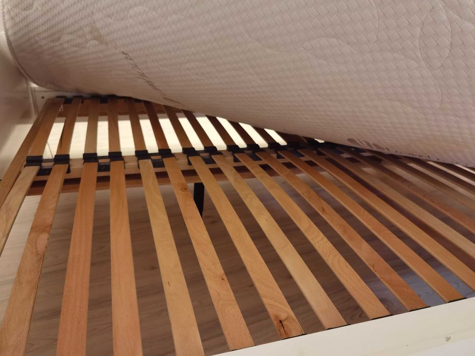 Pat cu somieră. 200*160 si 2 noptiere