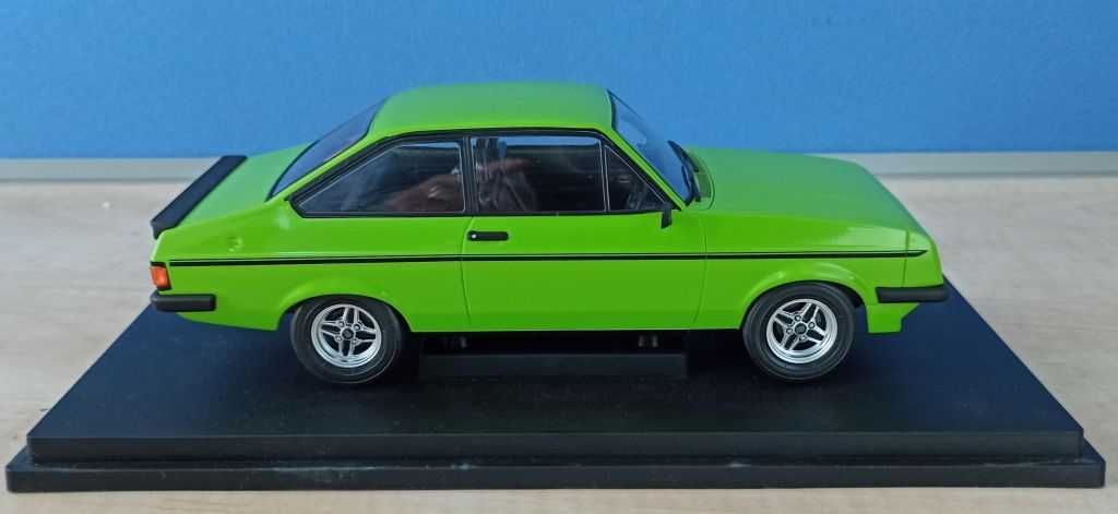 Macheta Ford Escort MK II RS 2000 1977 verde - MCG 1/18