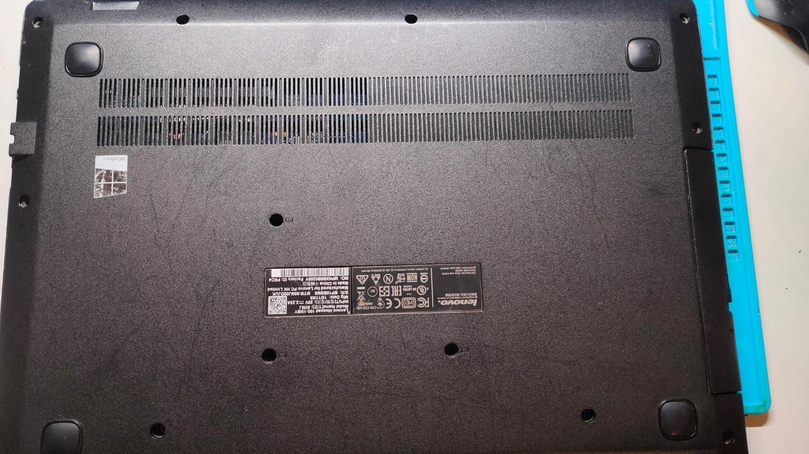 Vand laptop pentru piese Lenovo Ideapad 100-15IBY