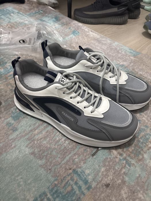 Кроссовки новые