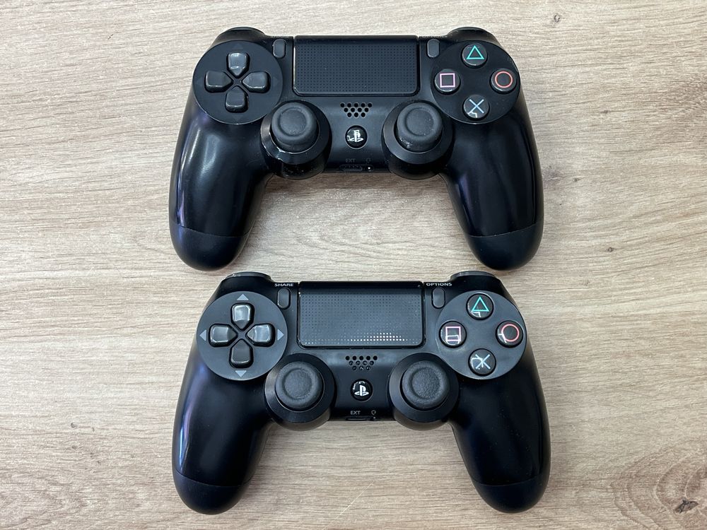 PlayStation 4 Pro 1TB 4K Перфектен 2 контролера