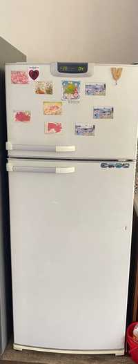 Срочно нужно продавать холодильник босч отлично работает все Заводской
