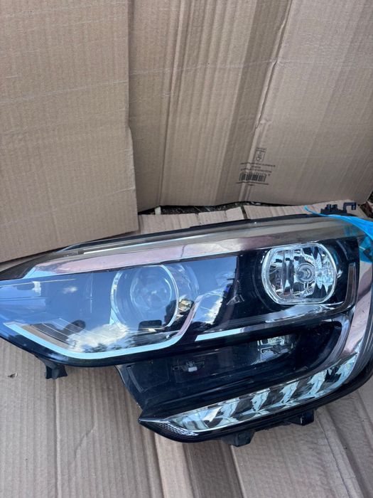 Far stanga Renault Megane 4 / IV 260606911R