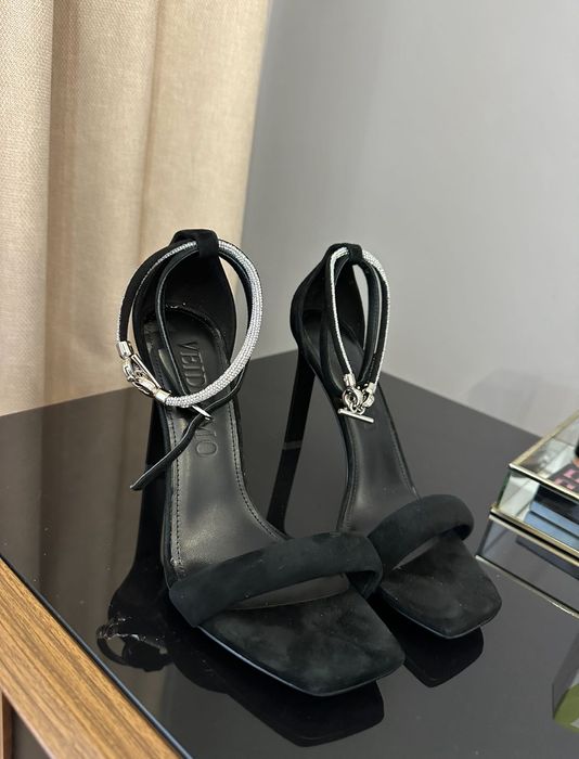 Продам новые босоножки