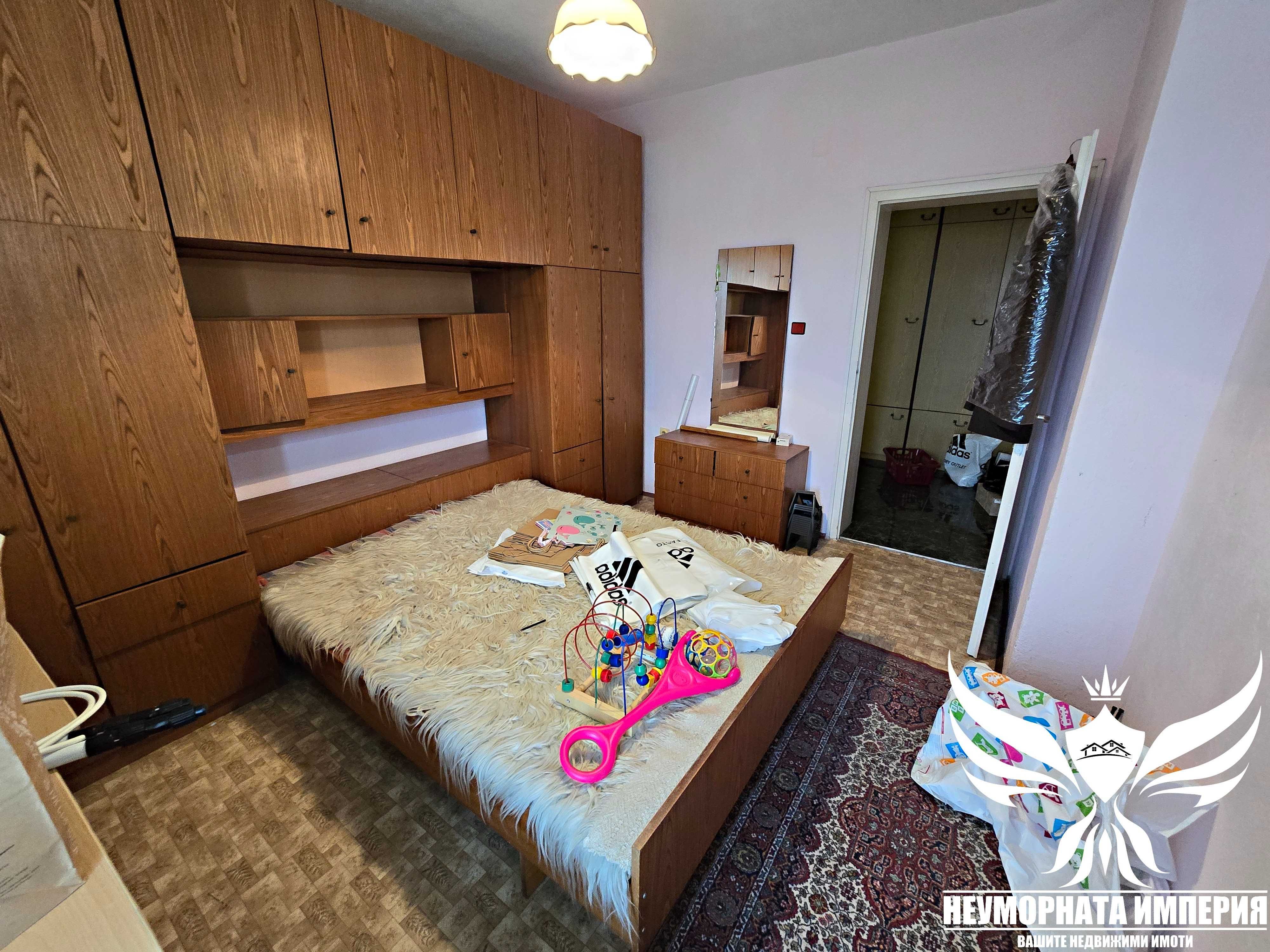 Продавам четиристаен апартамент 118кв. 3ет. гр.Асеновград, стадиона