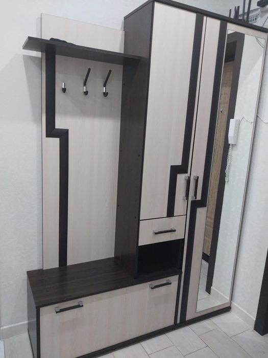 Продам прихожей.