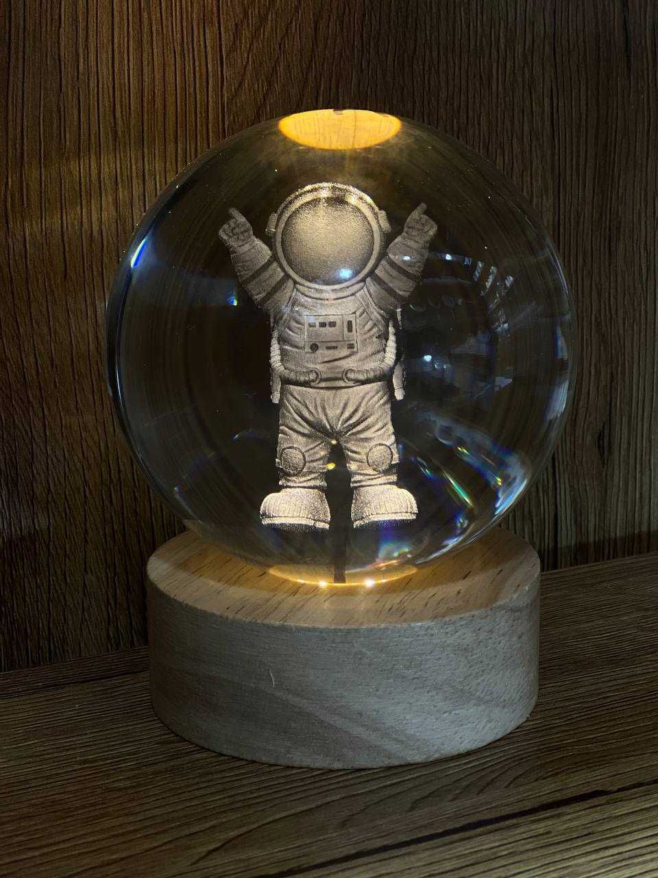 Светильник шар из стекла с 3D-гравировкой