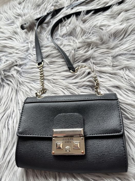 Дамска чанта Guess