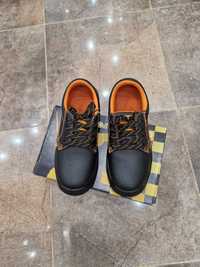 Чисто нови мъжки работни обувки
