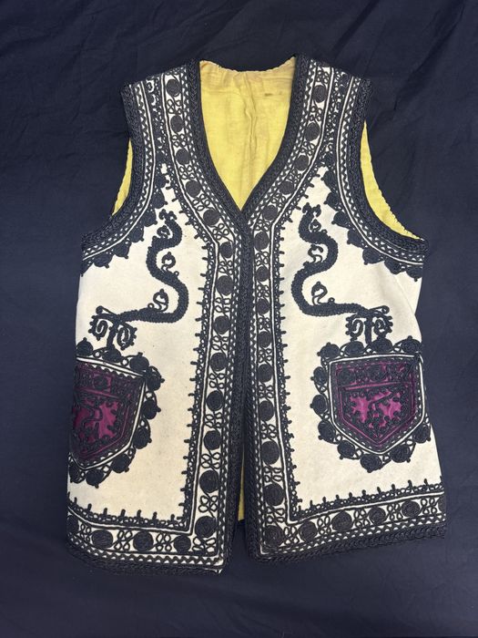 Cămași, ii, veste si brauri tradiționale– Artă autentică românească