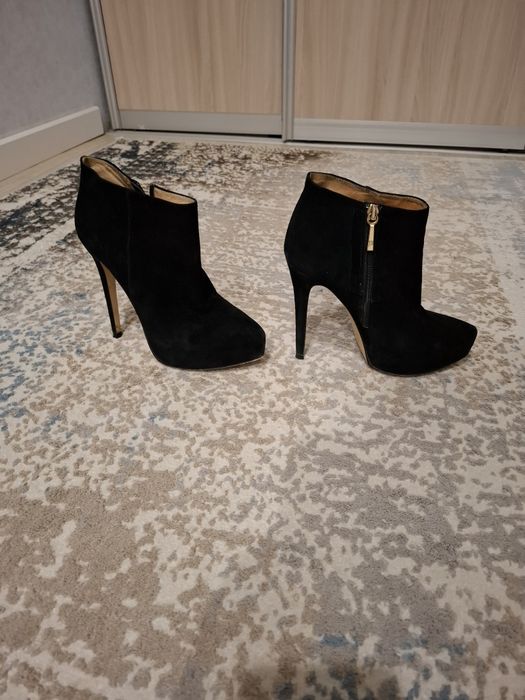 Ботильон чёрный продаётся