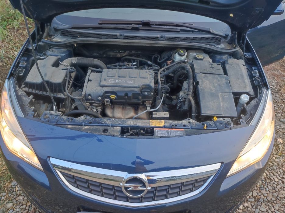 Opel Astra J 1.4 benzina (100 Hp) ecoFLEX 2010, Hatchback